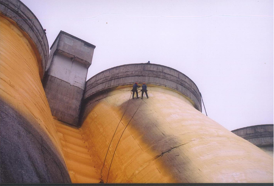 聚氨酯噴涂發(fā)泡保溫是如何施工的？需要注意什么？